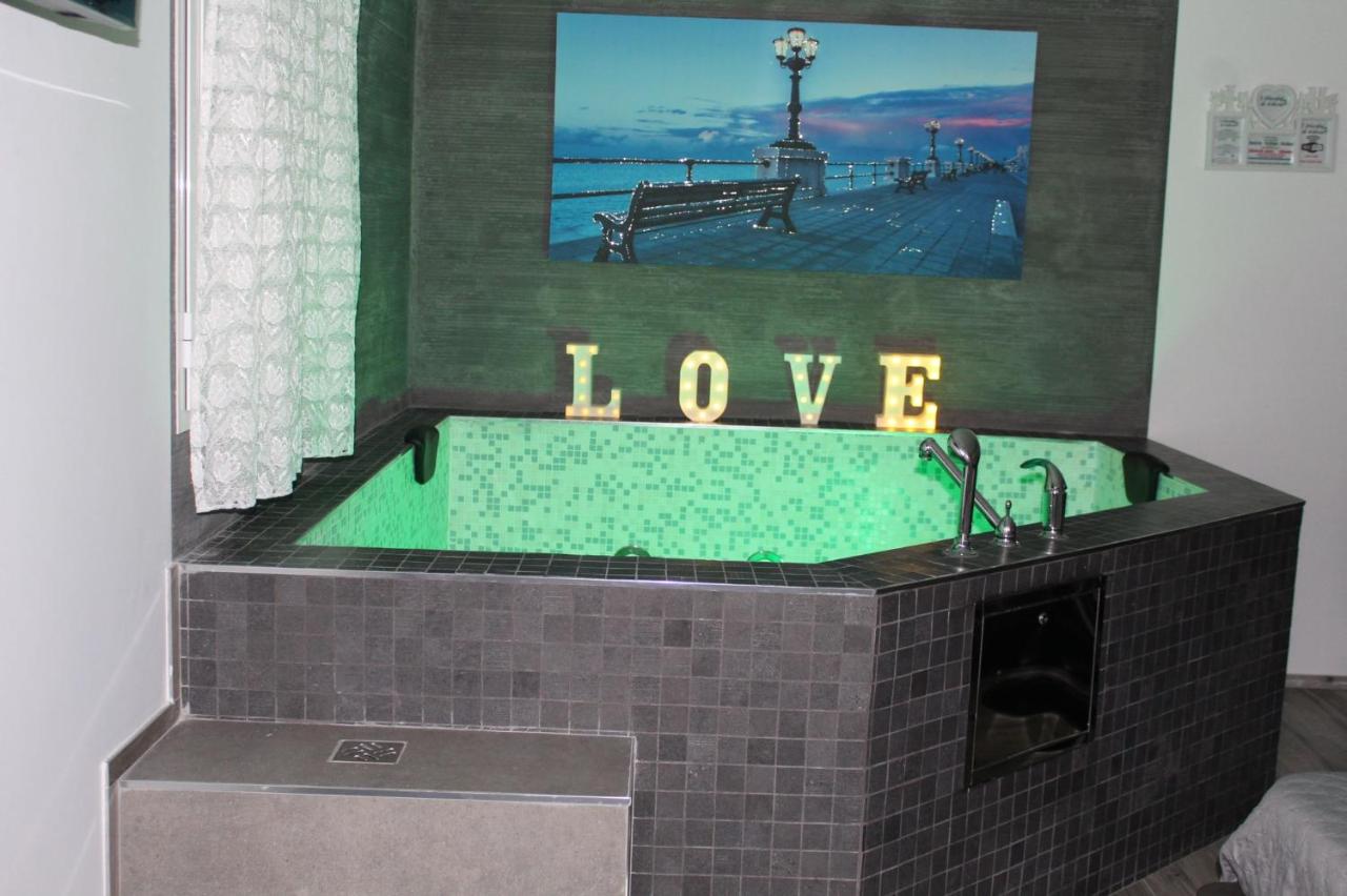Deluxe Suite mit Whirlpool-Badewanne