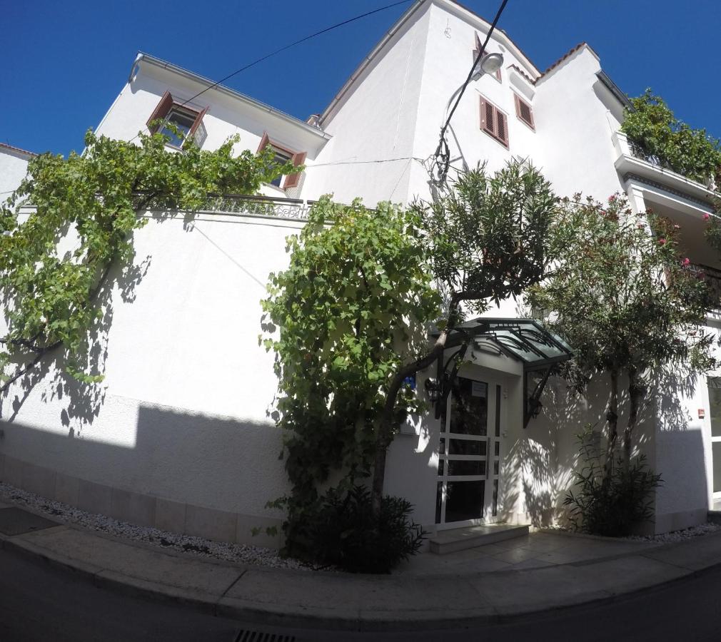Guest House Neho - B&B