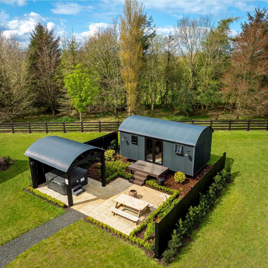 B&B Dungiven - Shepherds Huts at Ballyness Farm - Bed and Breakfast Dungiven