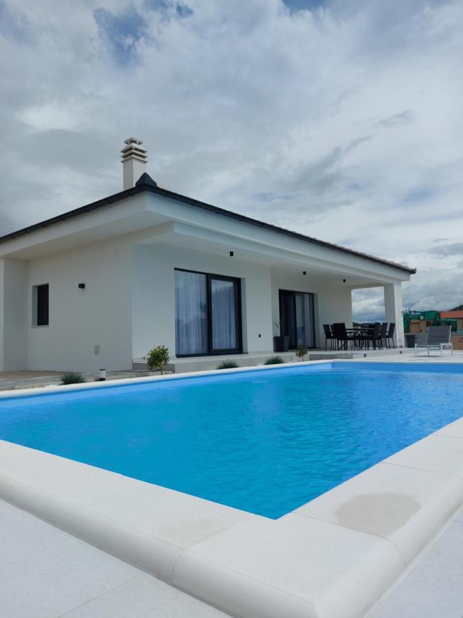 Holiday house Miki - B&B