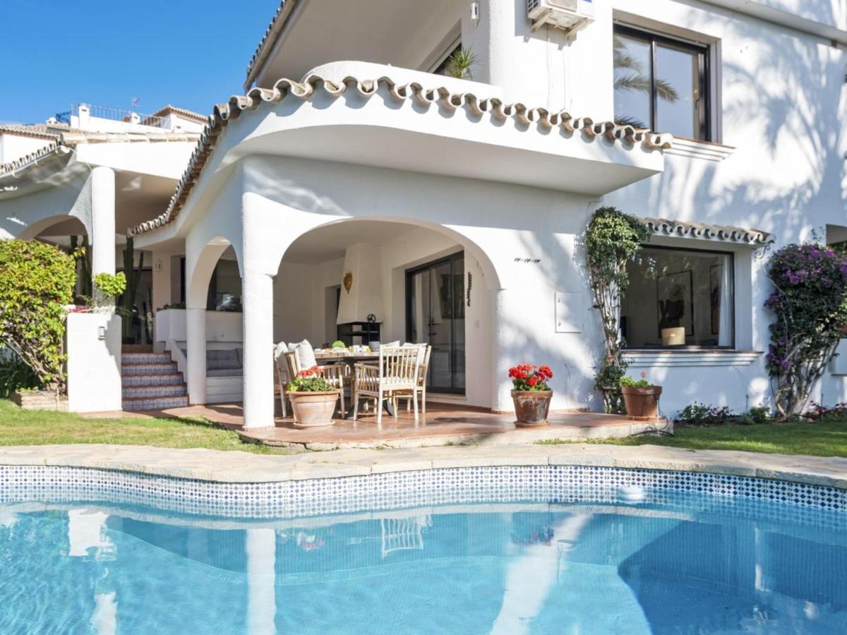Villa Byron, private pool, walking distance to Puerto Banus - B&B Marbella