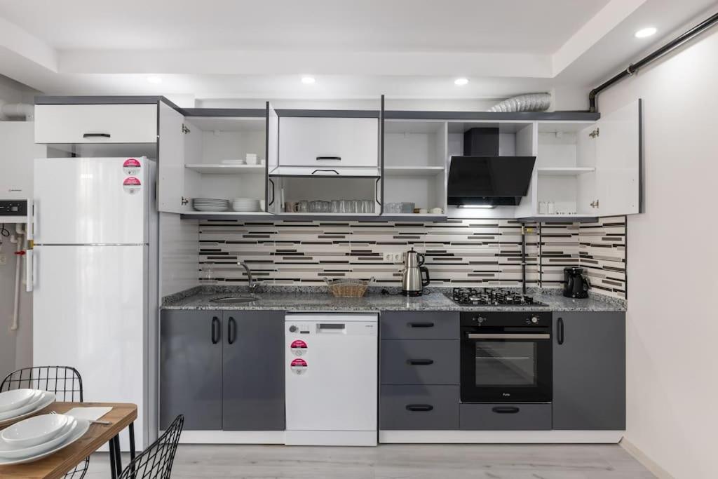 4-3 Yatak Odalı Büyük Daire Kaleiçi Yakını - Chambres d'hôtes Antalya