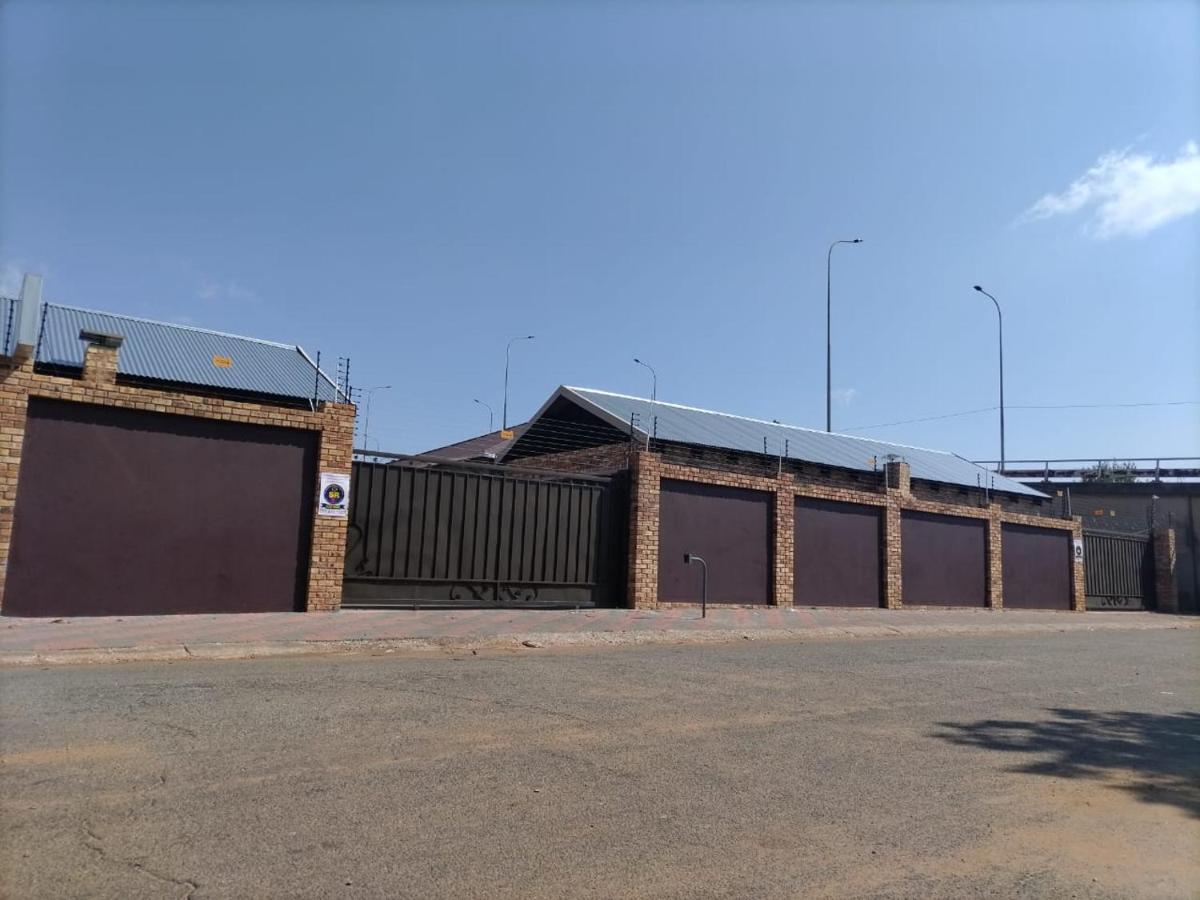 Lukhanya Guesthouse - B&B
