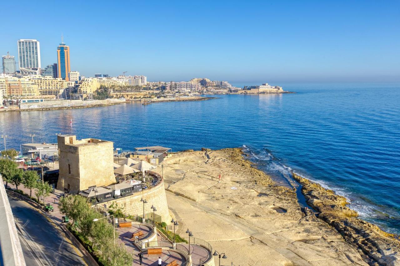Seafront APT, in the centre of Sliema, OPP beach by 360 Estates - B&B Sliema