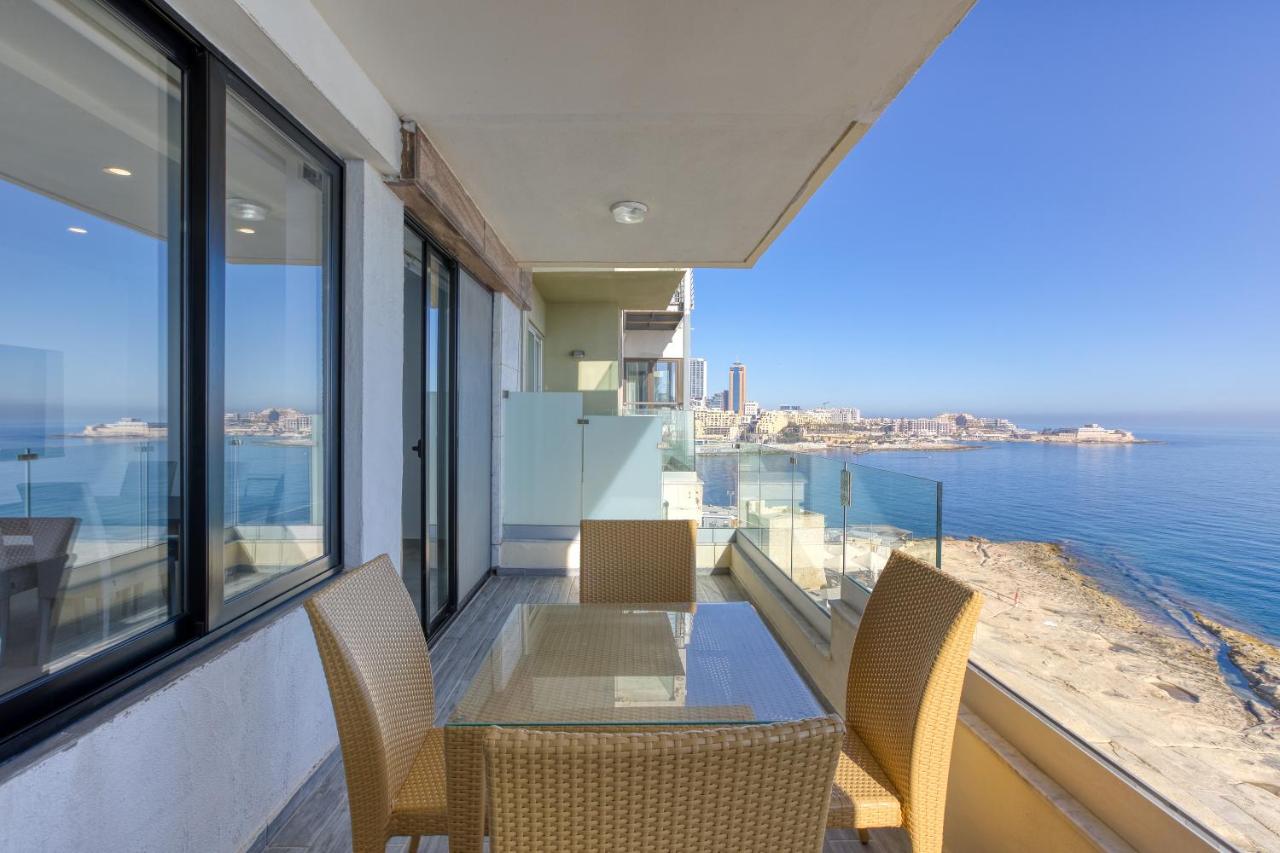 Beautiful 3BR Seafront Apt with Balcony in Sliema by 360 Estates - Bed and Breakfast Sliema