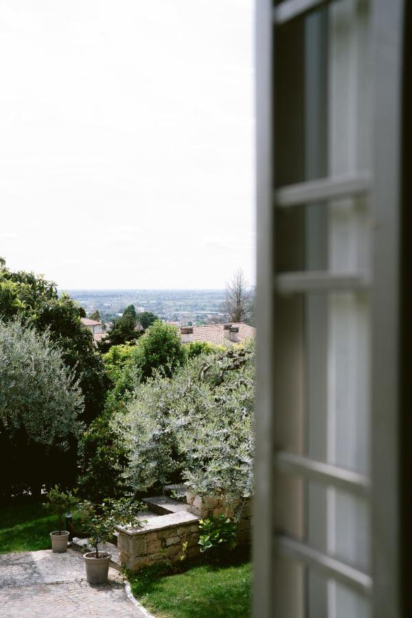 One-Bedroom Apartment with Garden