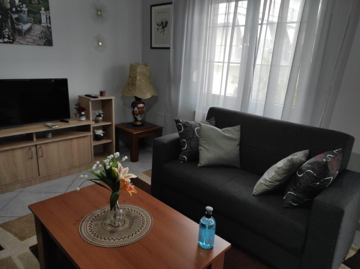 S.T Family Apartement - Ferienwohnung