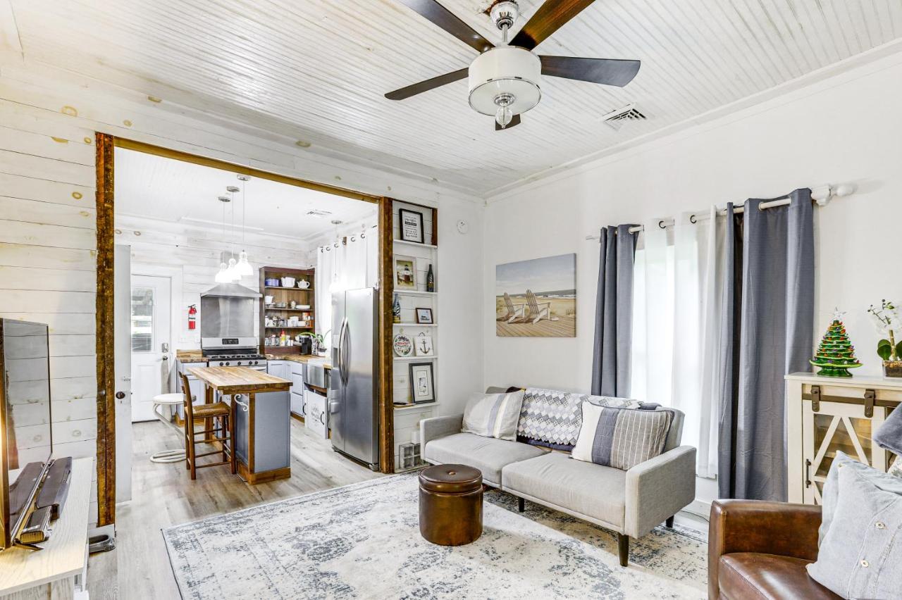 Cozy Carterville Home 3 Mi to Crab Orchard Lake! - Chambres d’hôtes