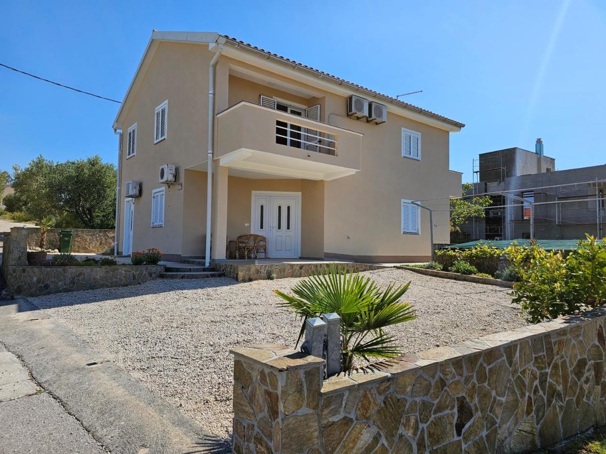 Apartmani Požgaj Kukljica - B&B