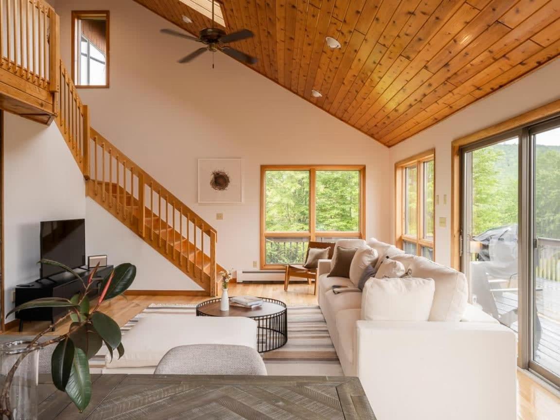 Serene Mountain Lodge by Summer - B&B Fleischmanns