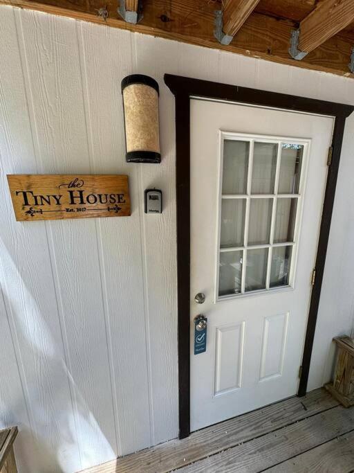 Delightful Sukiya Tiny House! Japanese Garden in Homestead - B&B