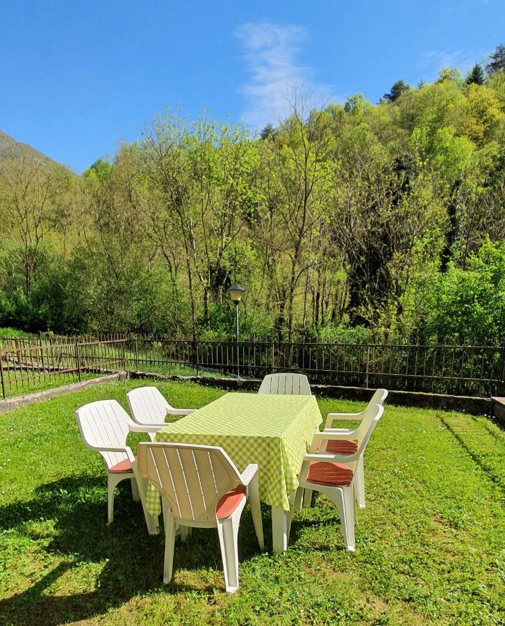 Valley Hideaway with private garden near Como lake - B&B Taceno