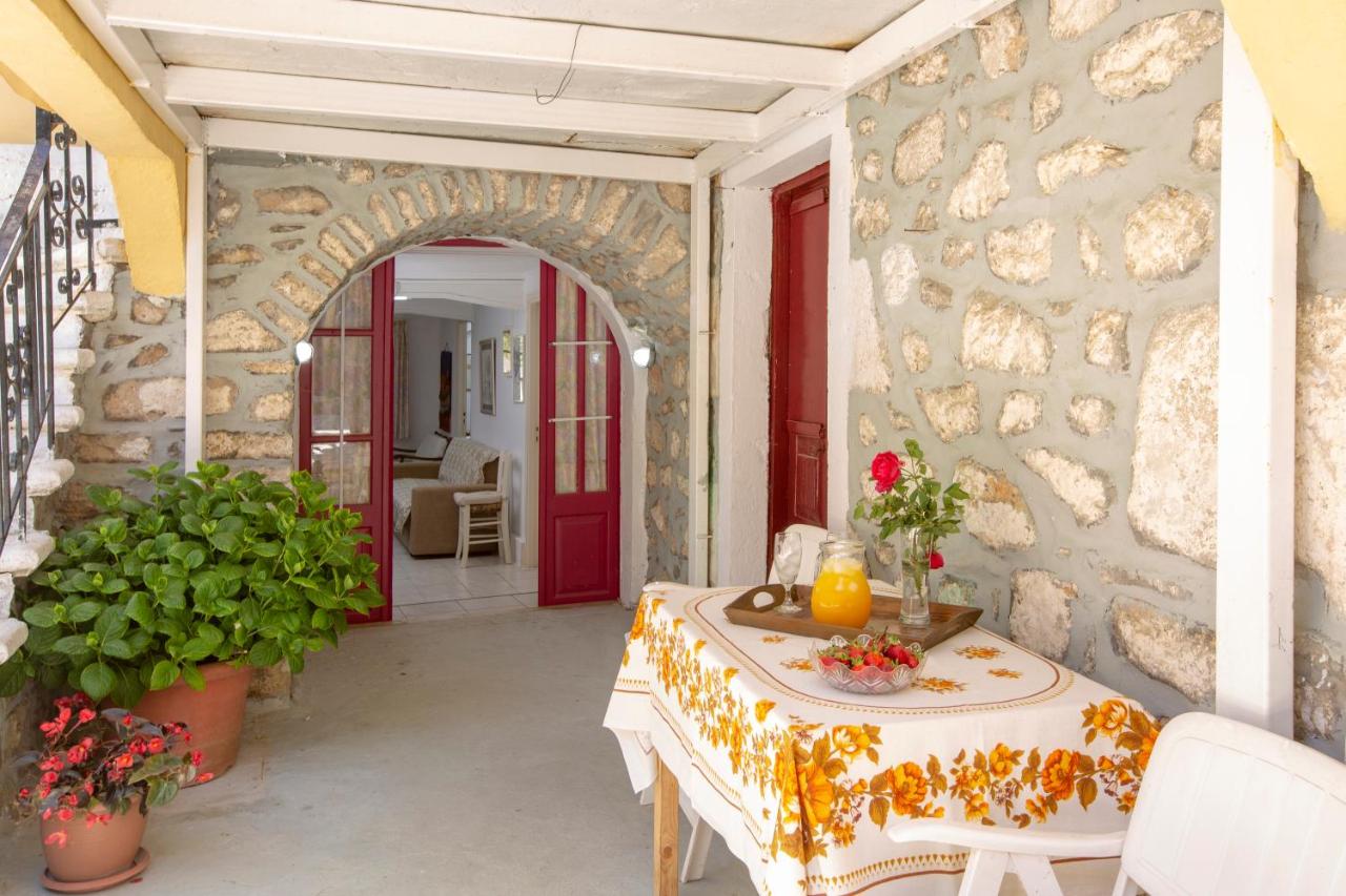 Cozy Village Nest - B&B