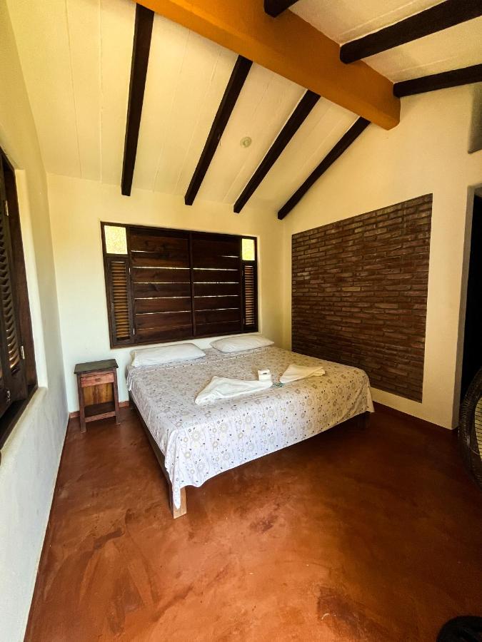 Habitación con cama grande