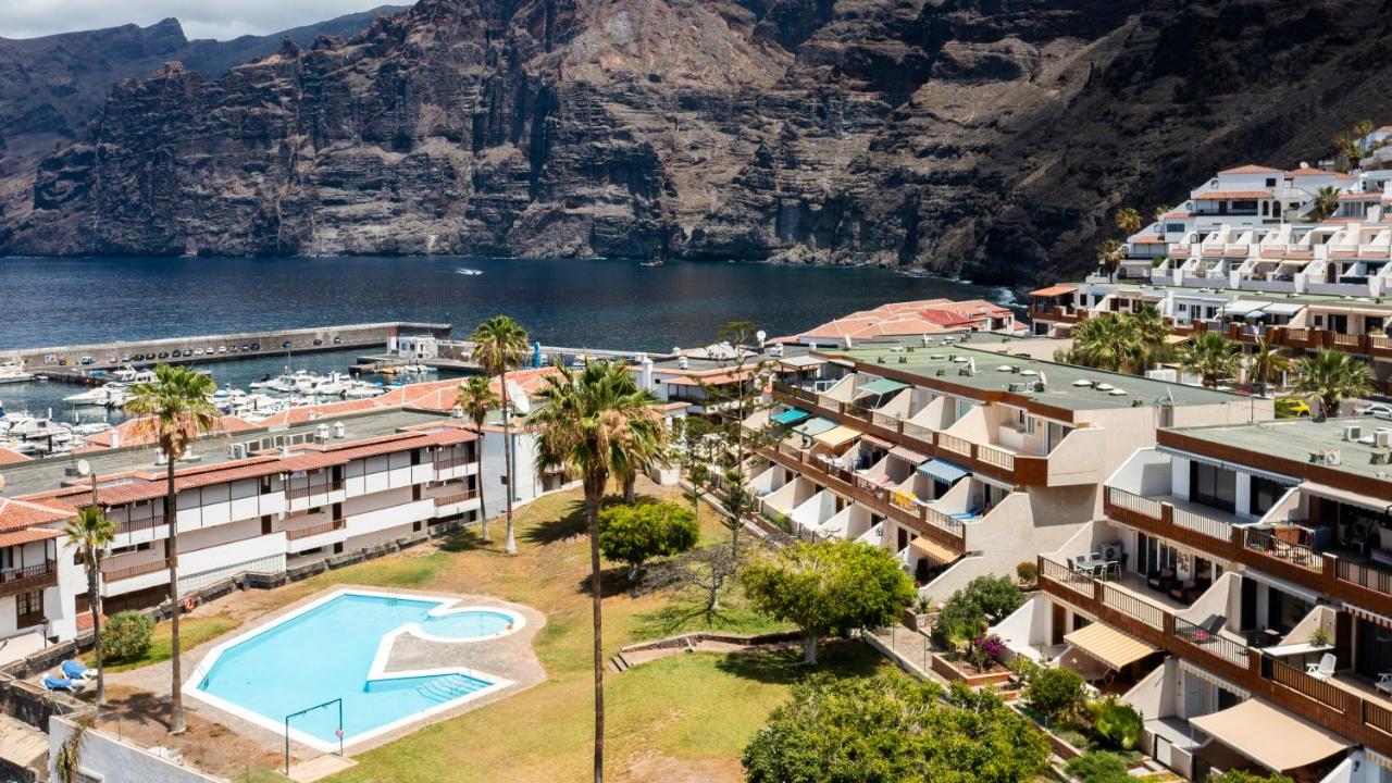 OCEAN PANORAMA - 3 AC bedrooms, private garage, new pool, 2 bathrooms, tv channels - B&B