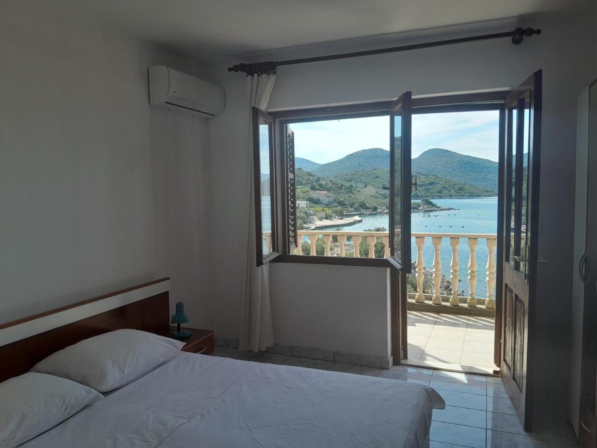 Appartamento con 2 Camere da Letto, Terrazza e Vista Mare