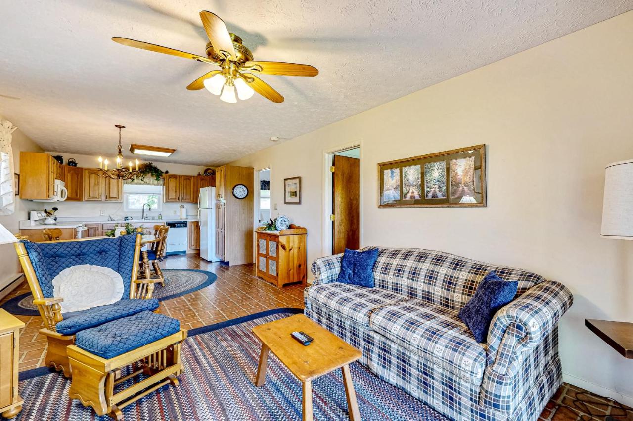 Little Red Cabin - B&B Waynesville