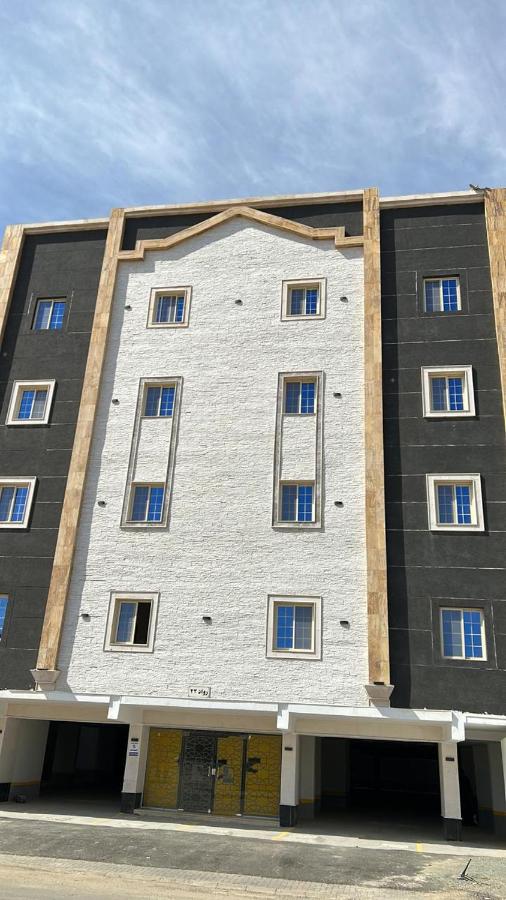 شقة اربع غرف نوم بصالة أنيقة - B&B