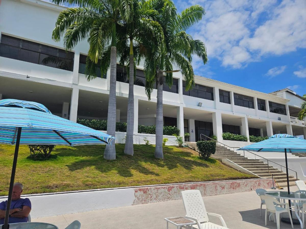 Villa Country Club Salinas - B&B