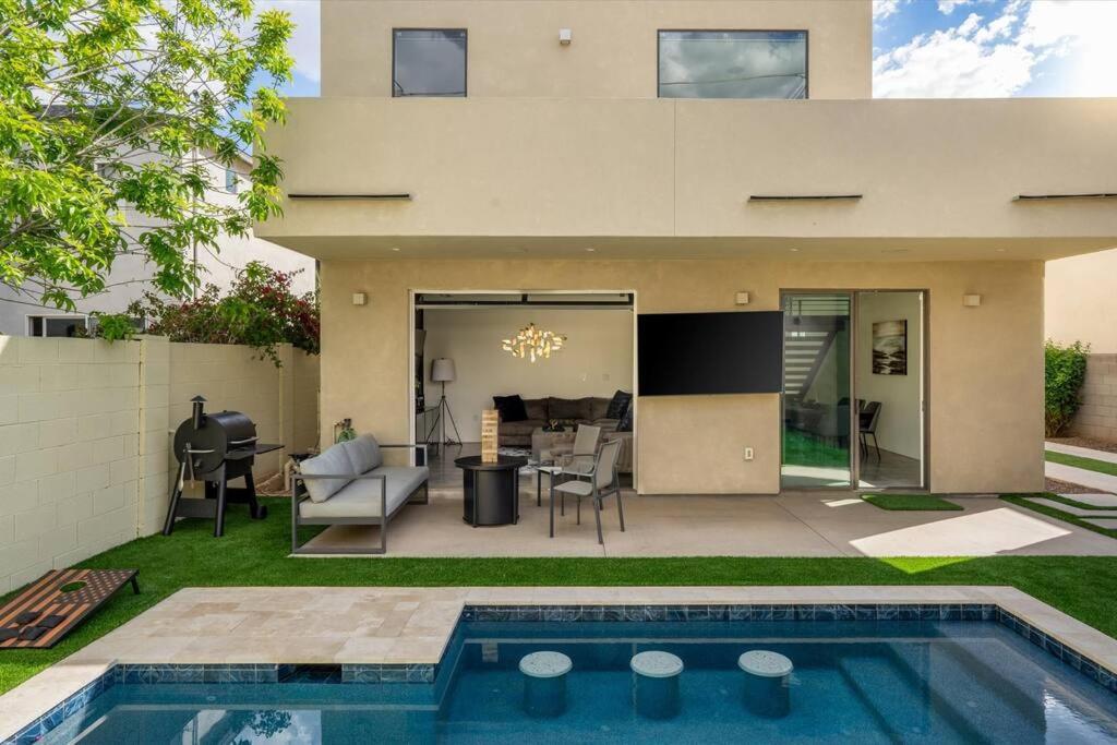 NEW Modern 3BR & Loft- Heated pool, Near airport - Chambres d’hôtes Phoenix