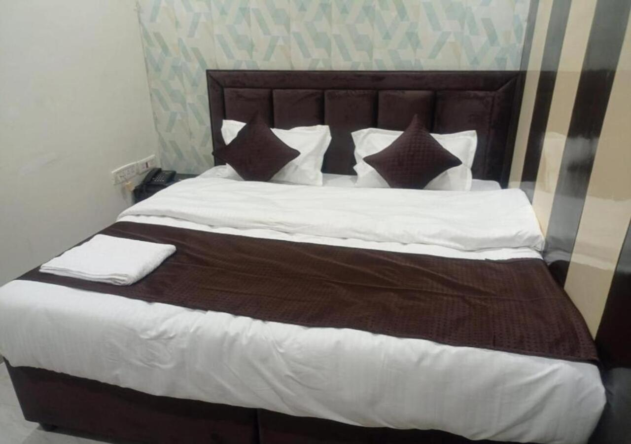 B&B Haridwar - Hotel Excel Home Stay, Near By Bus Stand & Railway Station ,Haridwar - Bed and Breakfast Haridwar