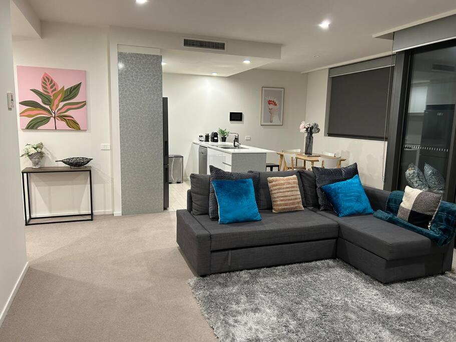 B&B Canberra - Plush Apartment on Mort - Bed and Breakfast Canberra