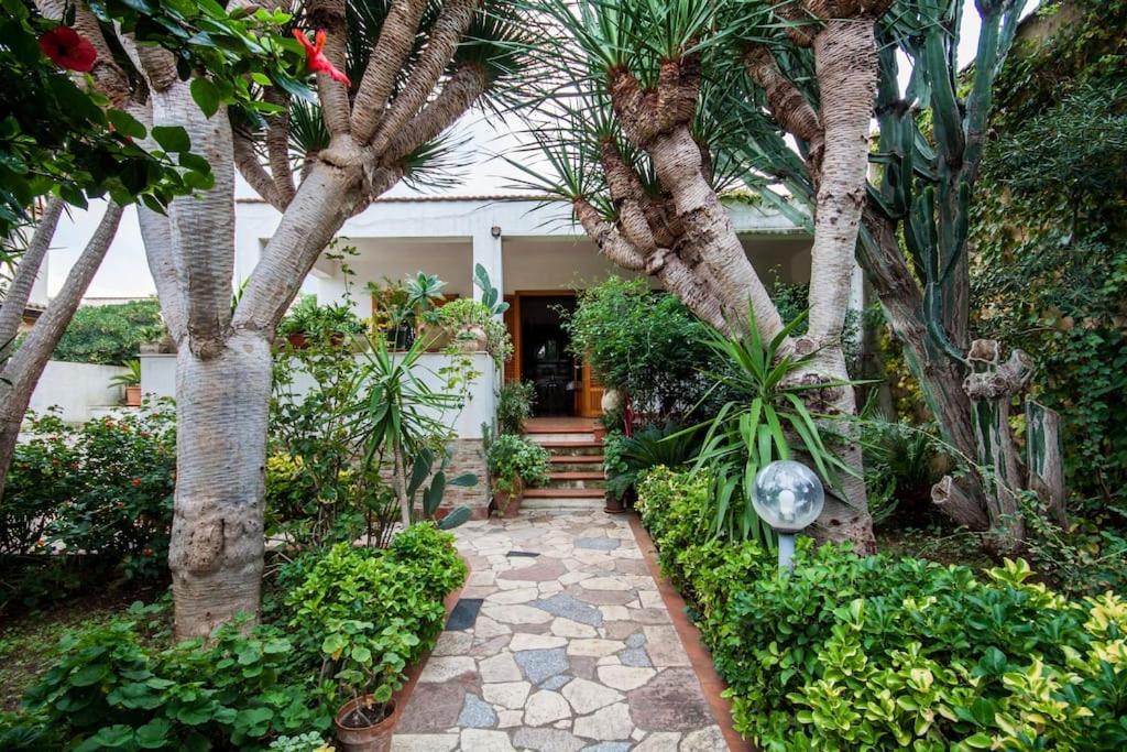 Love Trapani Villa Elisa garden & sea - B&B Tonnara di Bonagia