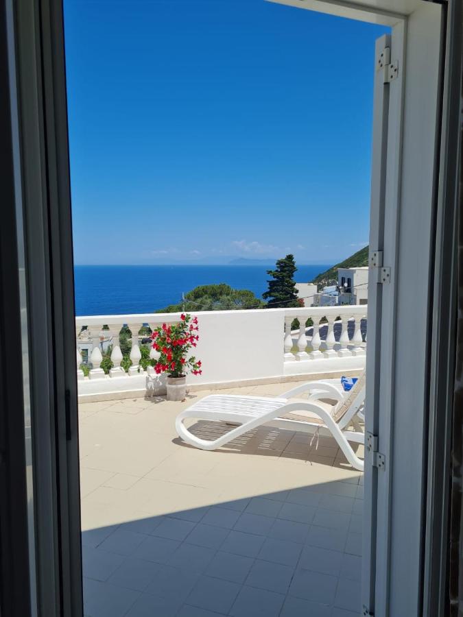 B&B Ponza - Le Case dei Pescatori - Villa delle Rose - Bed and Breakfast Ponza