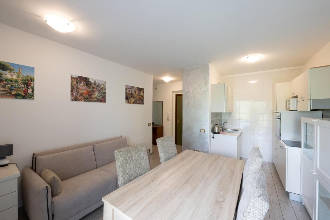 Apartment mit 2 Schlafzimmern, Balkon und seitlichem Seeblick 