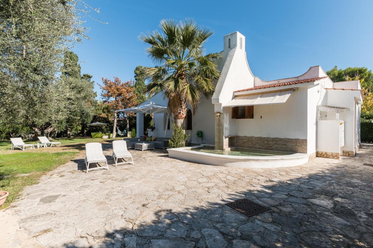 Villa Giglio with Garden and Mini Pool by Rentbeat - B&B