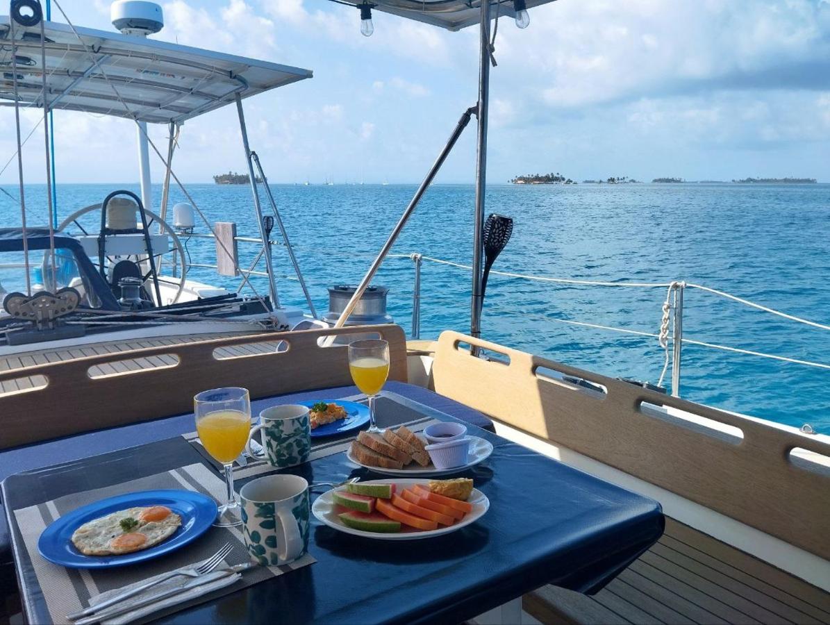 73ft Family Sailing Yacht with Crew - all inclusive - Chambres d'hôtes Wagsailadup