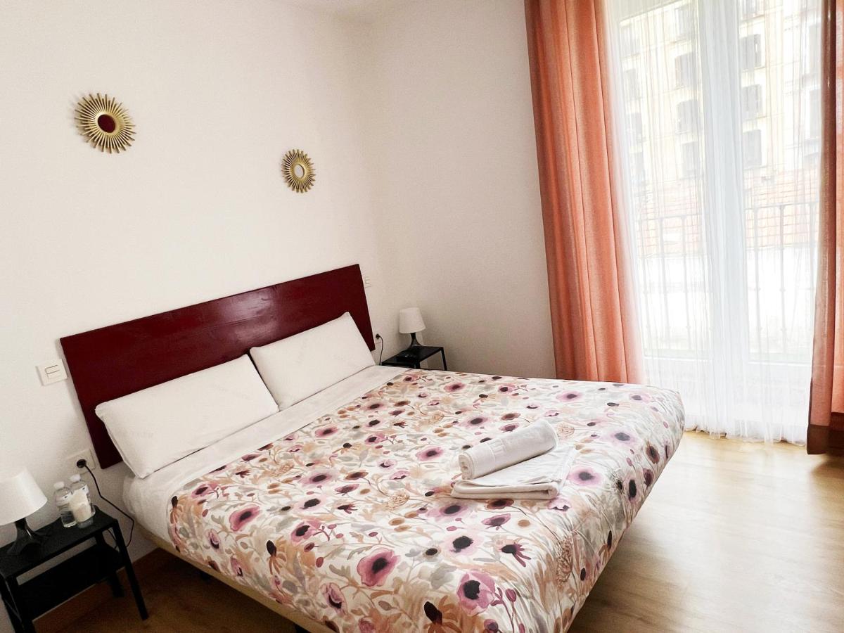 Exterior Double Room with Balcony and Shared Bathroom