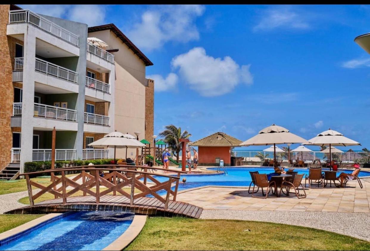 Apartamento Vista total do Mar uma cobertura a 400m do Beach Park no Porto das Dunas Aquiraz Condomínio Terramaris Piscina ampla Parque infantil Sauna Estacionamento privado - B&B