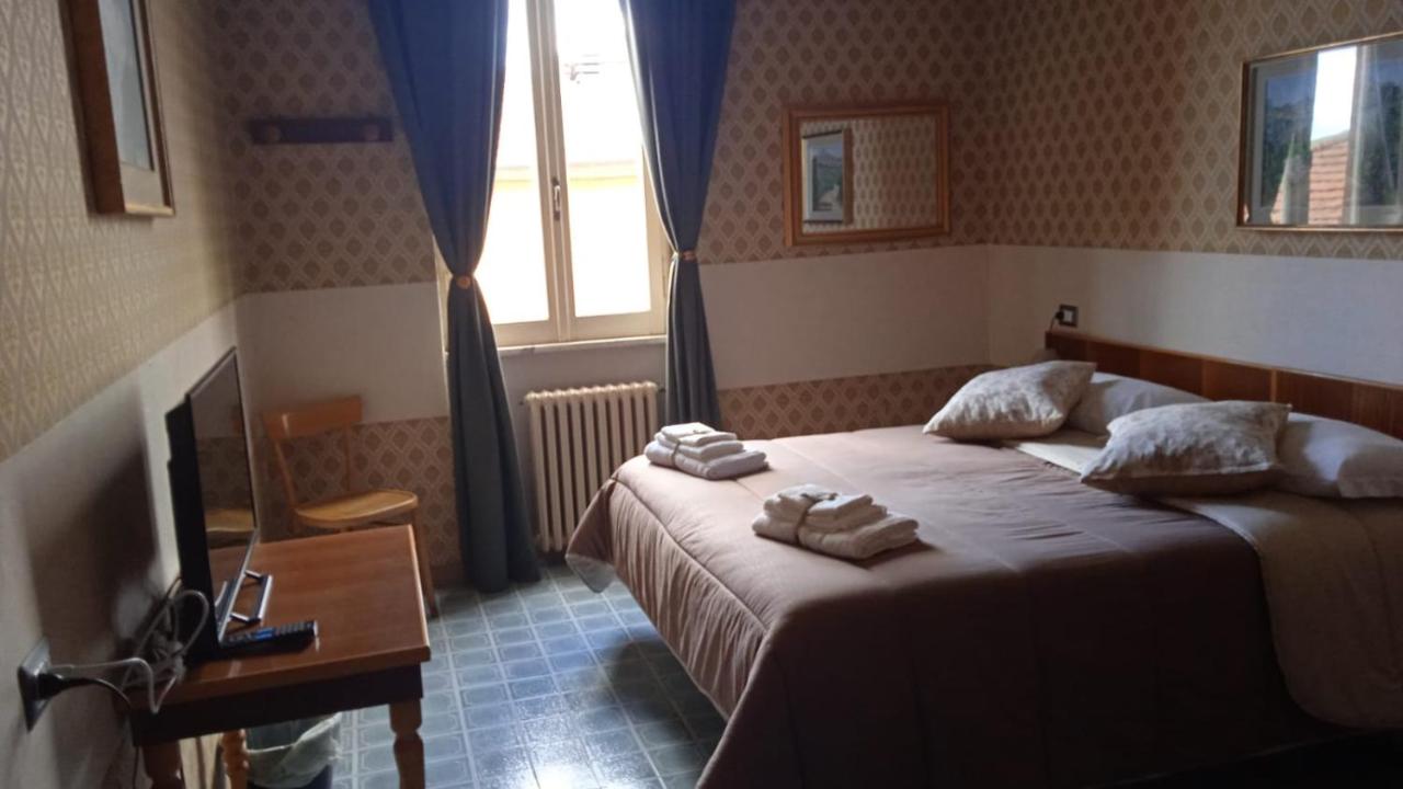 Camera Matrimoniale con Bagno in Comune
