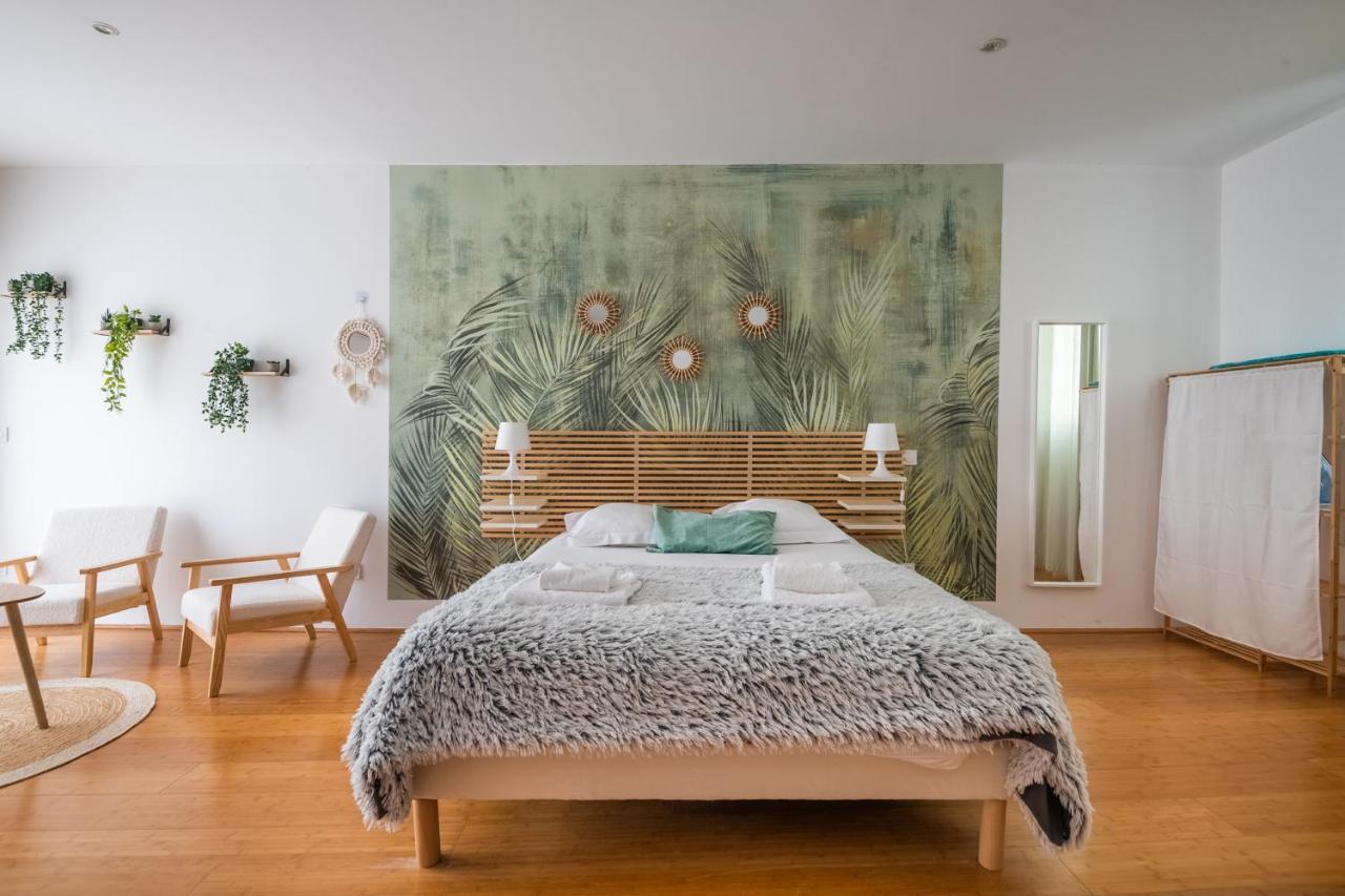 Le Bambou: Grand studio au calme, Climatisé, 5 min de la Gare - B&B