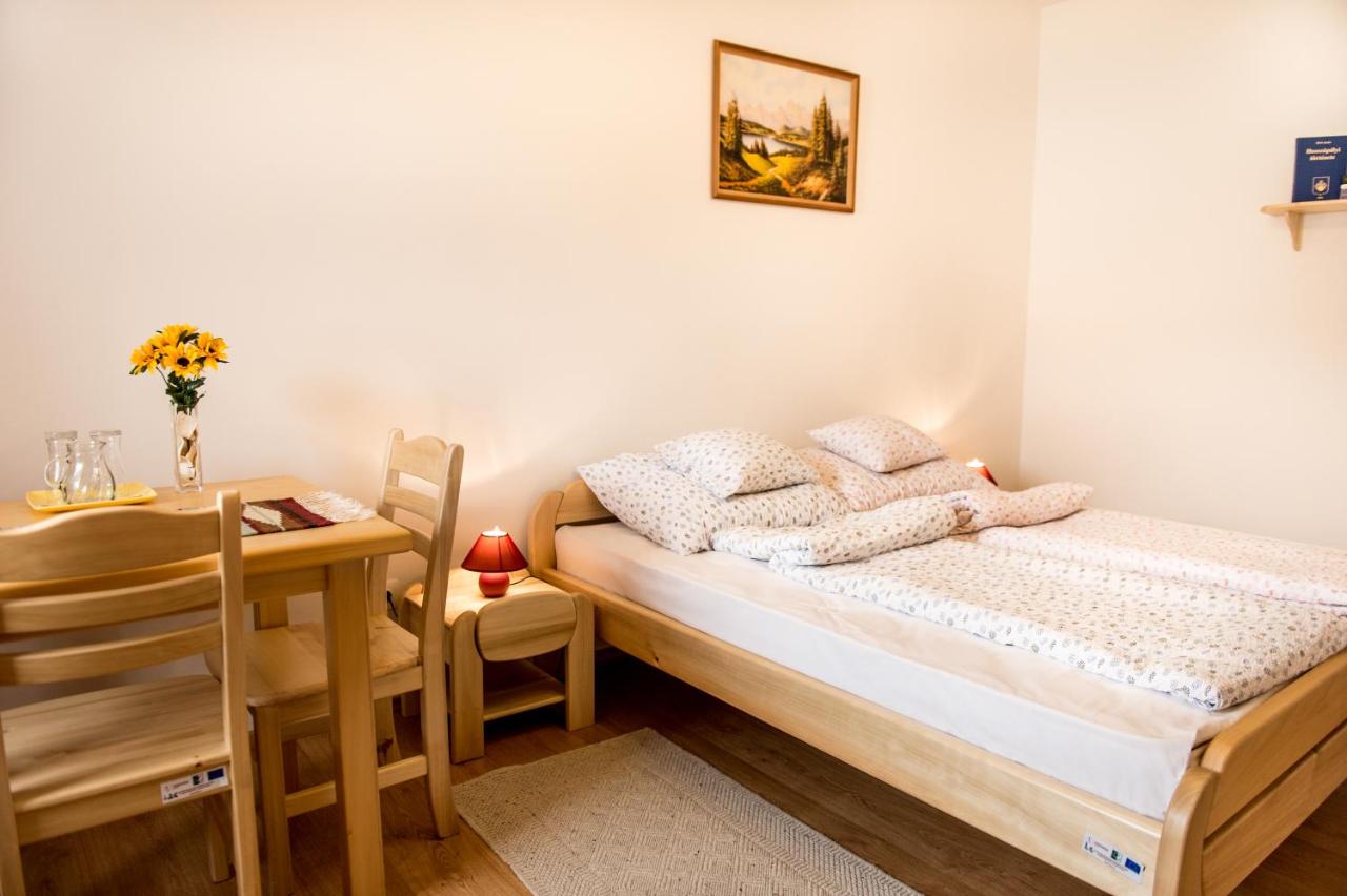 Doppel-/Zweibettzimmer mit eigenem Bad