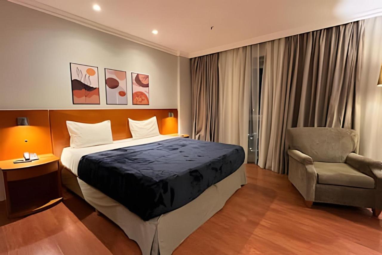 Suite mit Kingsize-Bett und Balkon
