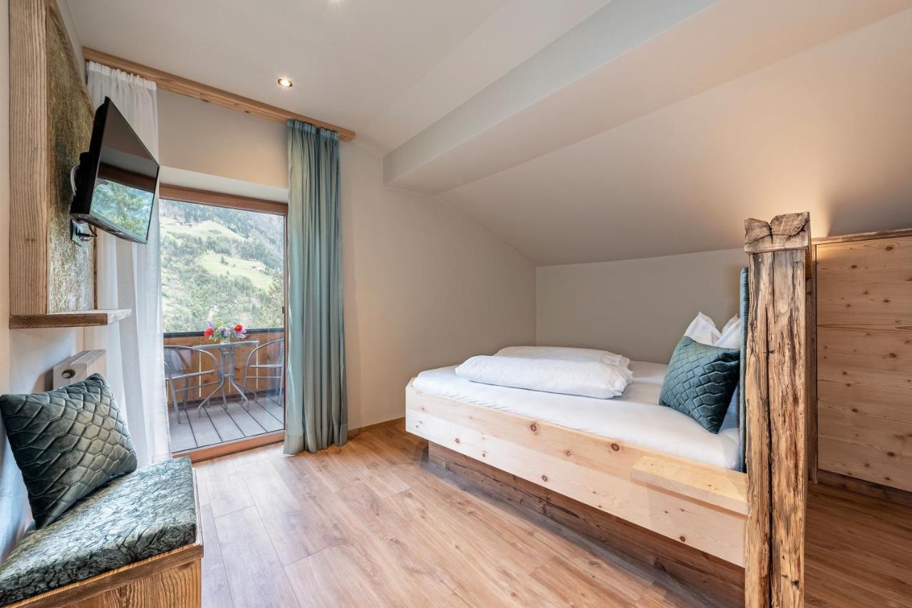 Apartment with Mountain View