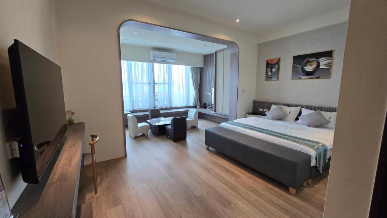 Deluxe Queen Room