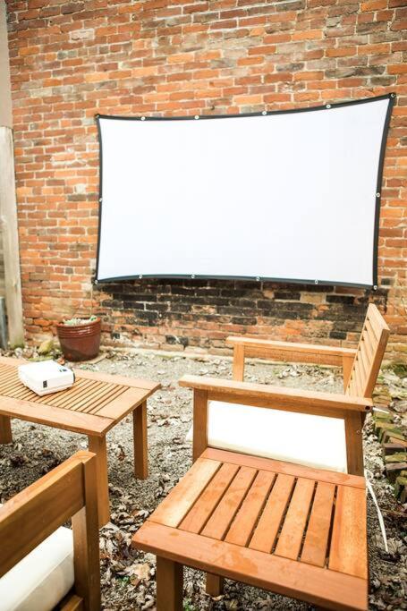 Cozy Cottage Downtown - Walk to OTR & Stadiums - B&B Cincinnati