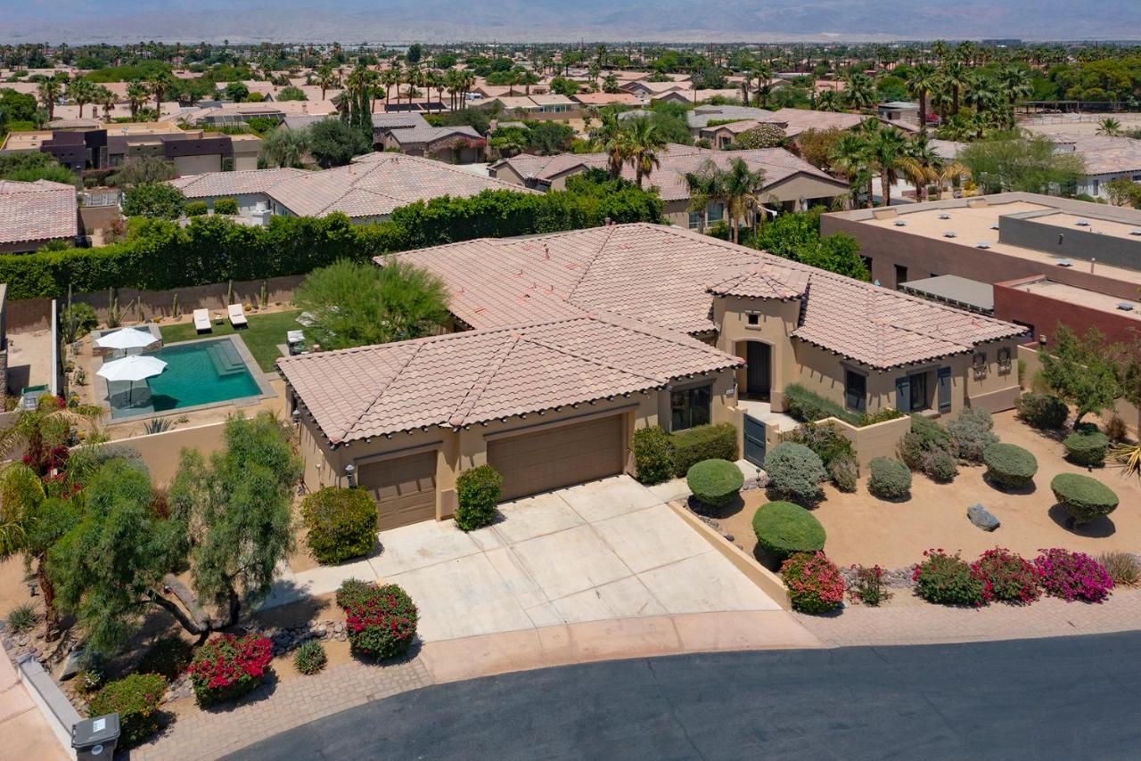 Big Yard REAL Grass Open Floor Plan Total Privacy - B&B Indio