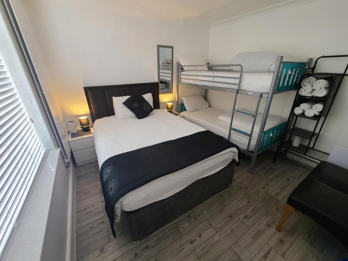 B&B Ifield - GATWICK ROOMs - Bed and Breakfast Ifield