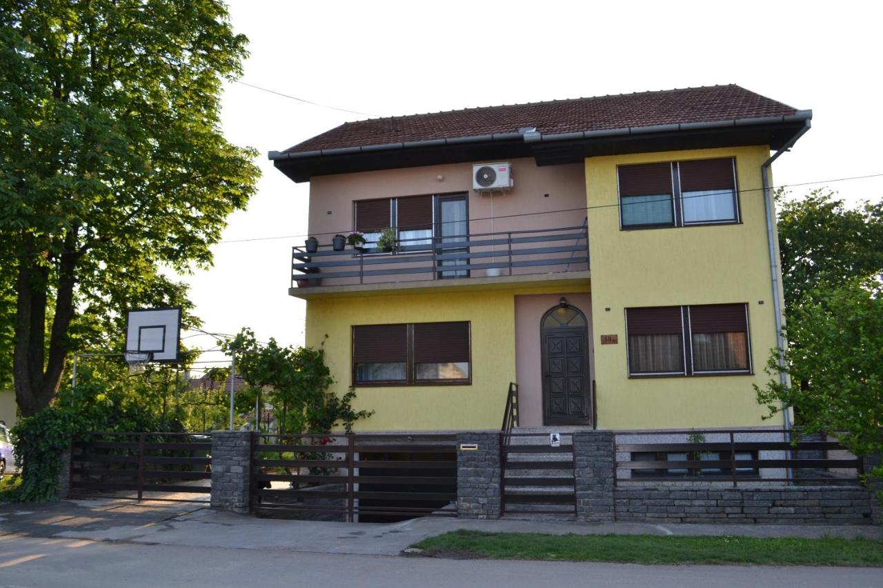 B&B Sombor - Apartman Gluhović - Bed and Breakfast Sombor