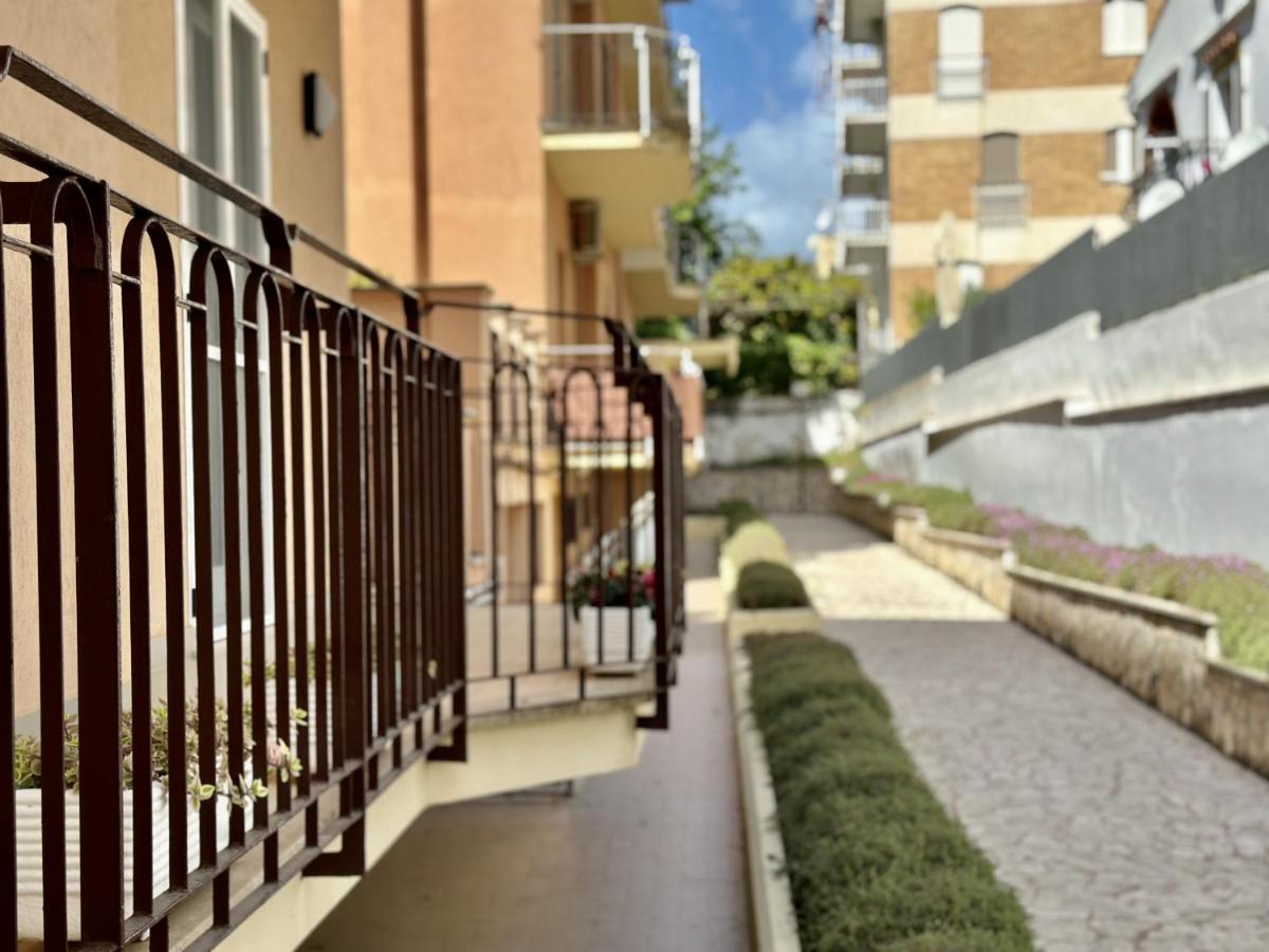 Holidaycasa Antony - Ampio terrazo a 300 mt dal mare - B&B Sperlonga