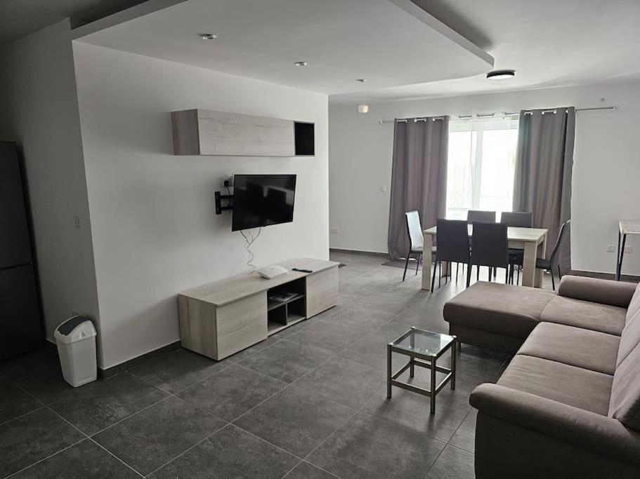 New 3 bedrooms Flat at Msida - Chambres d’hôtes Imsida