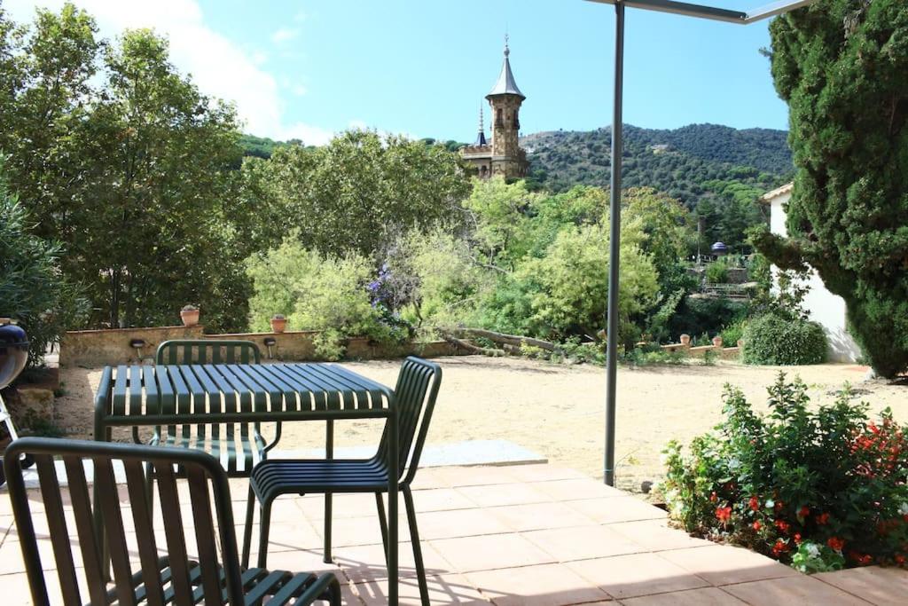 Designer home with pool near beach and village - B&B
