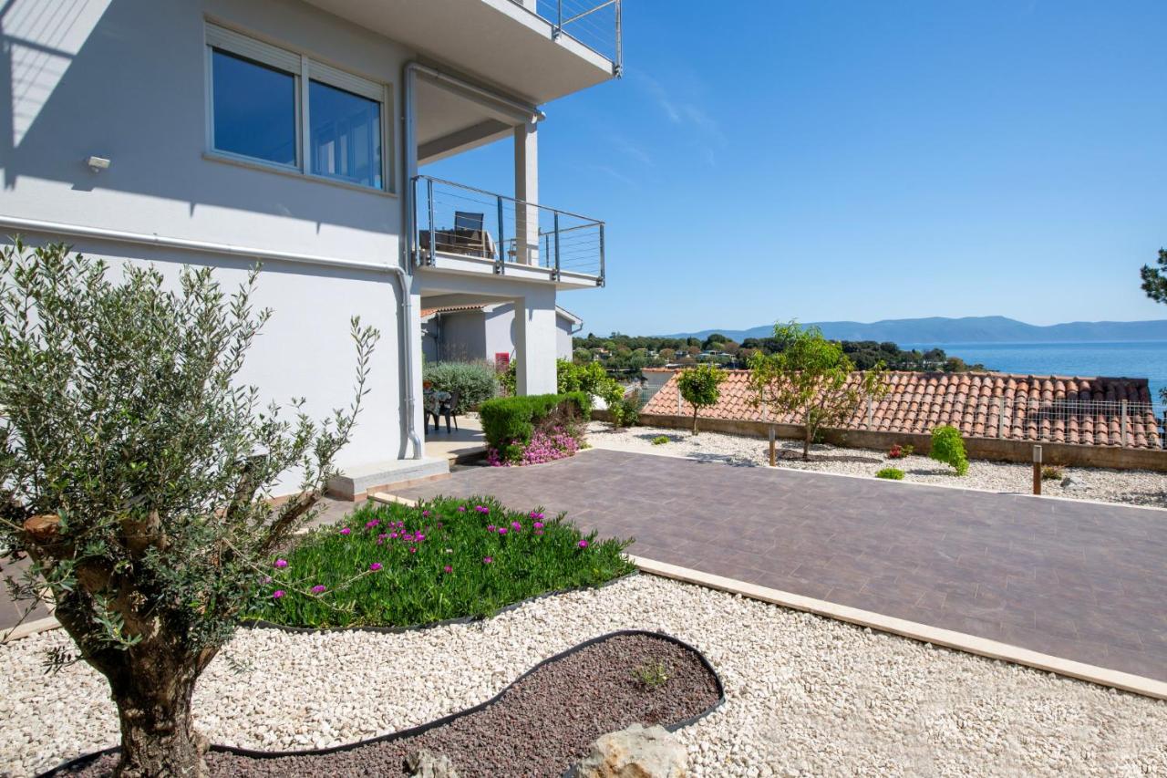 Appartamento con 2 Camere da Letto, Terrazza e Vista Mare