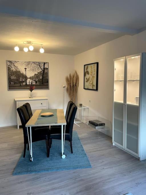 Schöne Ferienwohnung in Oldenburg Eversten 70m2, zwei Räume, bis zu 4 Personen - B&B