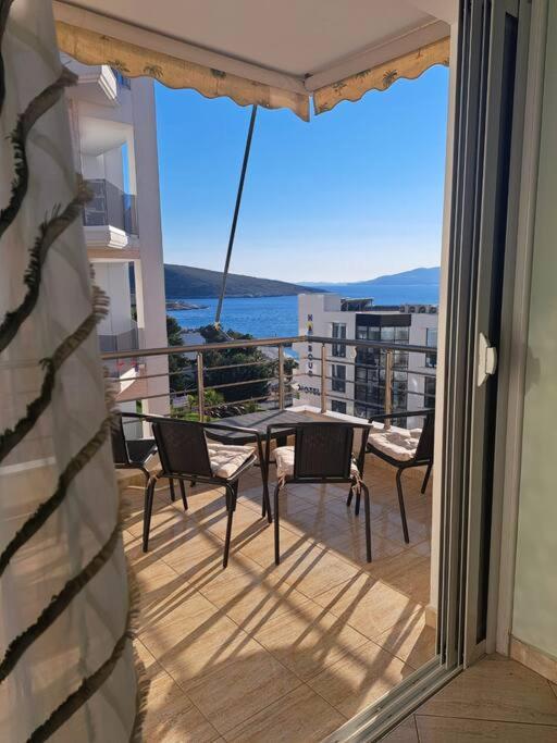 Family flat in Saranda - B&B