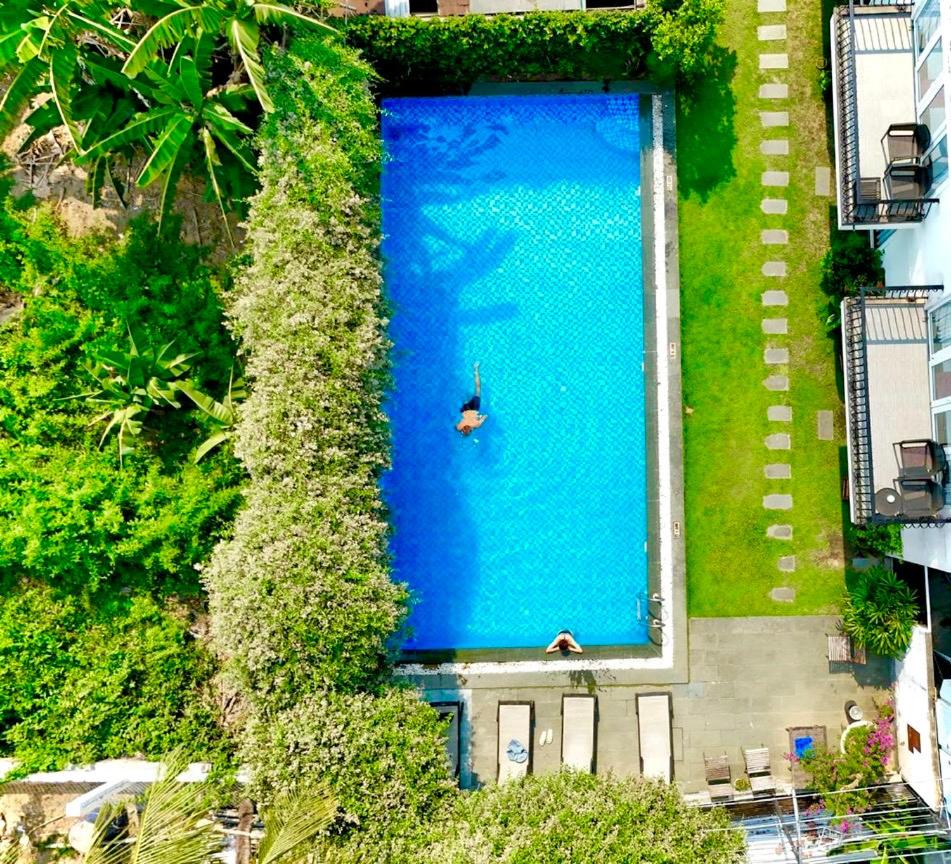 Camera Matrimoniale Deluxe con Vista Piscina